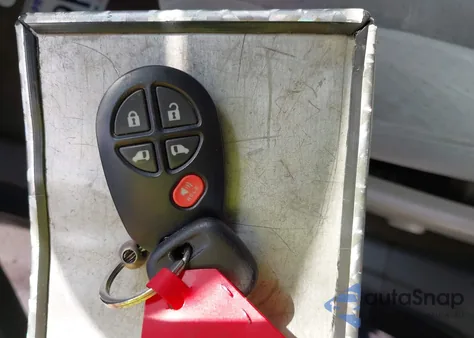 2017 Toyota Sienna Le 8 Passenger from USA, damaged, VIN 5TDKZ3DC1HS785058